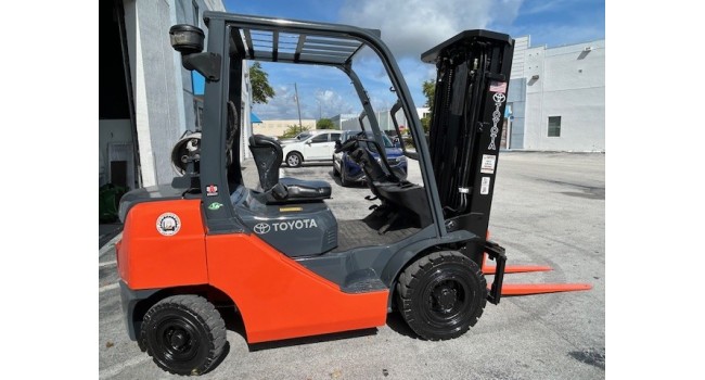 Used Forklift 2011 Toyota 8FGU25, 5,000lbs,