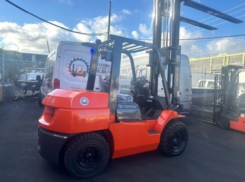 Used Forklift 2011 Toyota, 7FDKU40, 9,000 LBS
