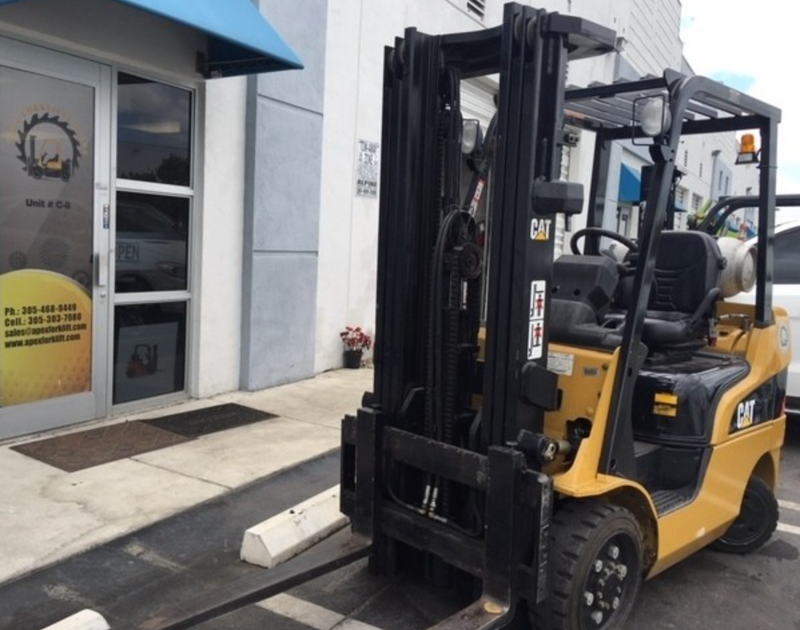 Used Forklift 2009 Caterpillar C5000, 5,000lbs.