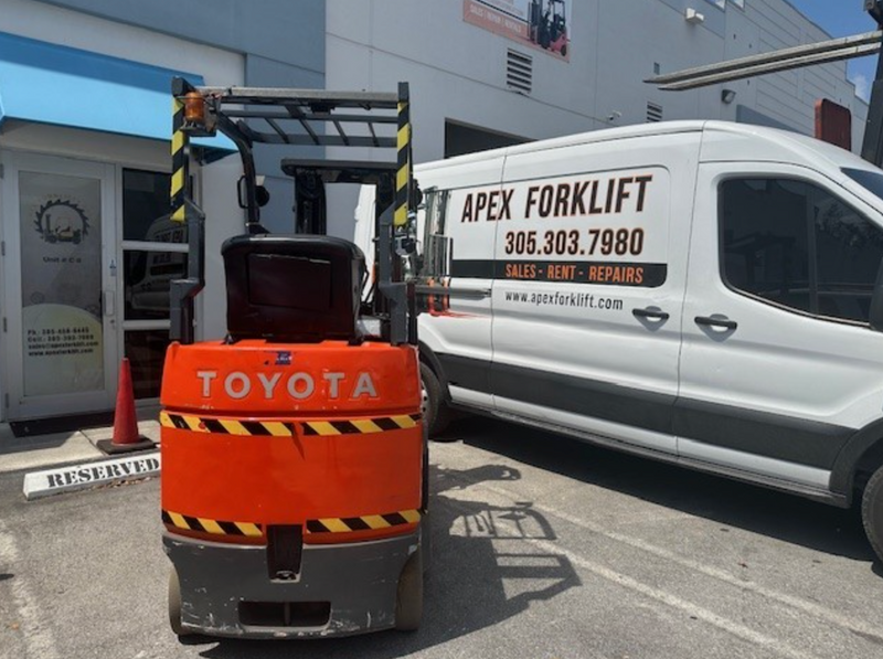 Used Forklift 2009 Toyota 7FBCU15, 3,000lbs.