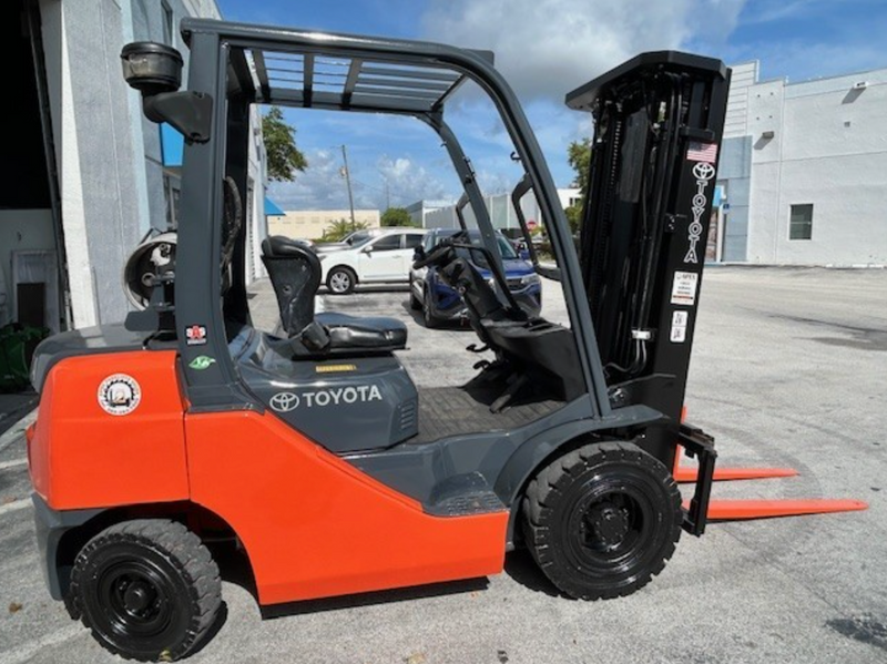 Used Forklift 2011 Toyota 8FGU25, 5,000lbs,