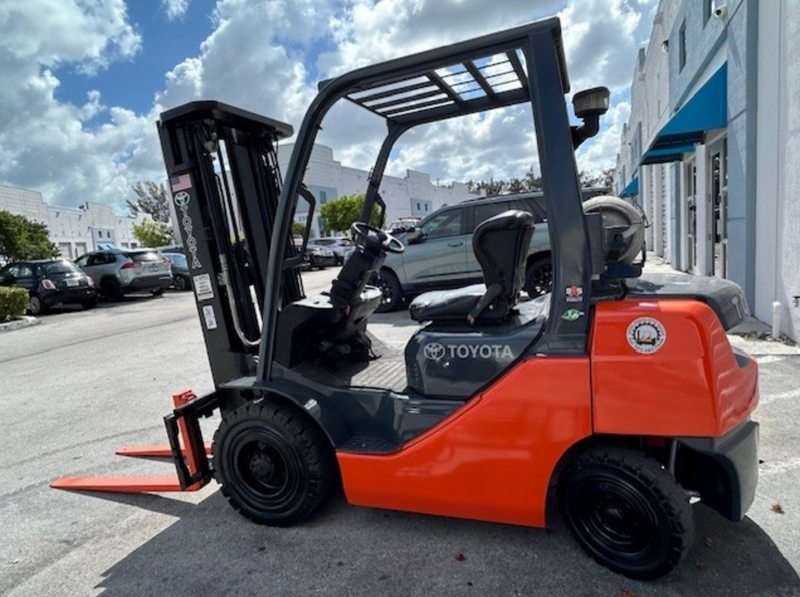Used Forklift 2011 Toyota 8FGU25, 5,000lbs,